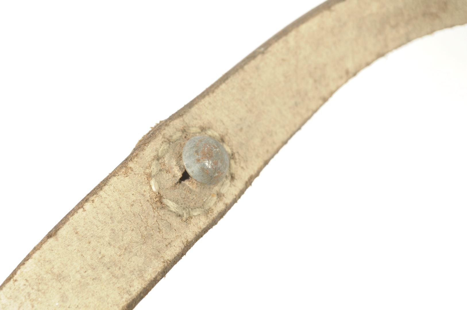 Sangle de boitier à jumelles datée 1940