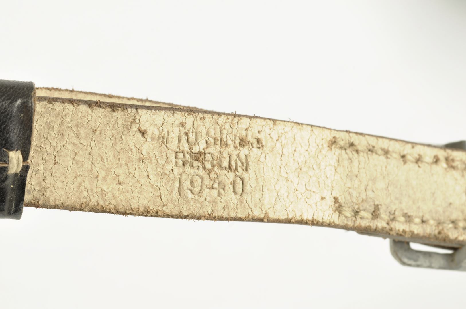 Sangle de boitier à jumelles datée 1940