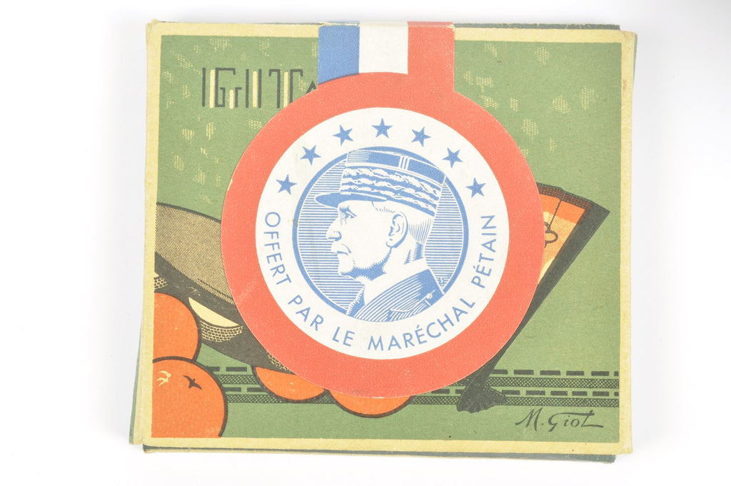 Paquet de Cigarettes à l'effigie du Maréchal / Scellé