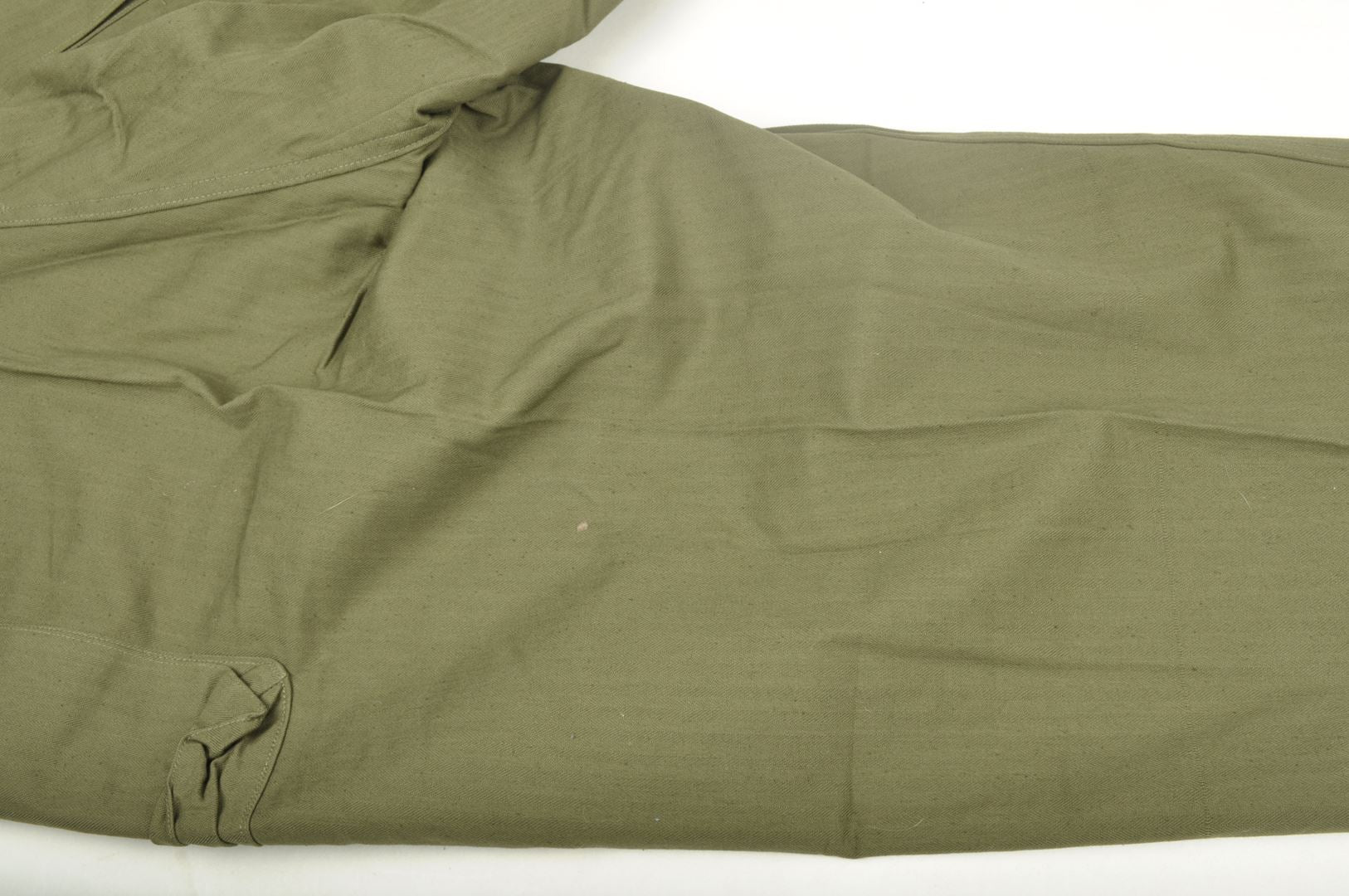 Pantalon HBT US ARMY / NEUF DE STOCK et daté 1944