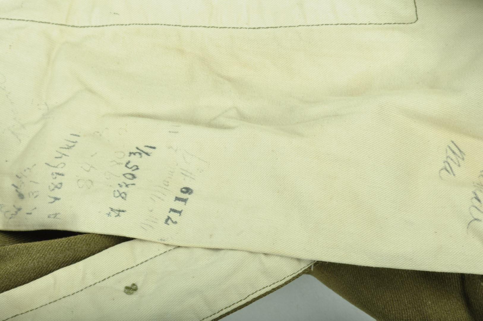 Pantalon moutarde matriculé