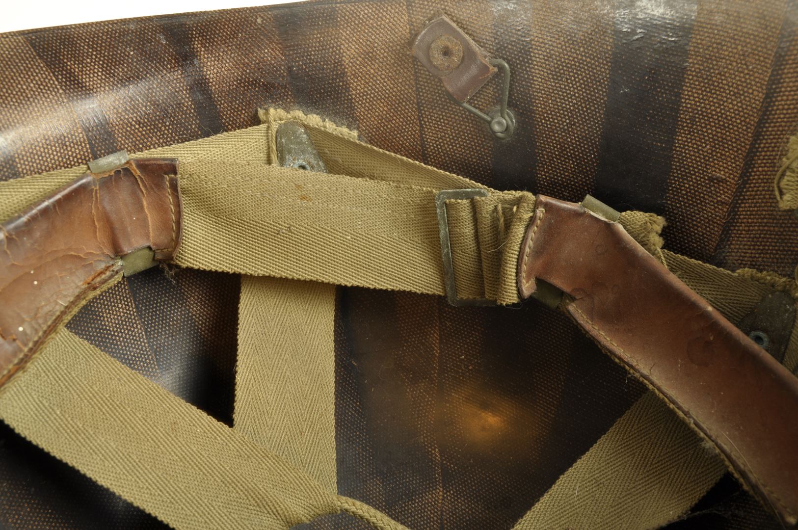 Casque US M avec grades de Capitaine et son sous casque IMP / PONTARLIER