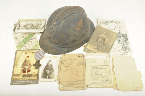 Souvenirs du Cavalier Sarton / Casque et documents