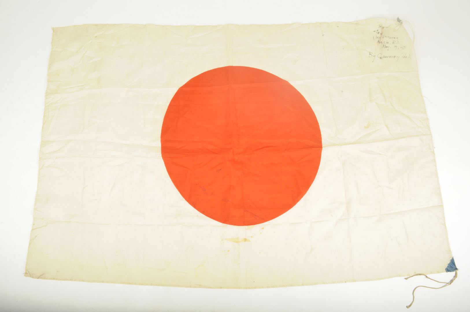 Drapeau pris sur un prisonnier Japonais / Nominatif 441st Counter Intelligence Corps