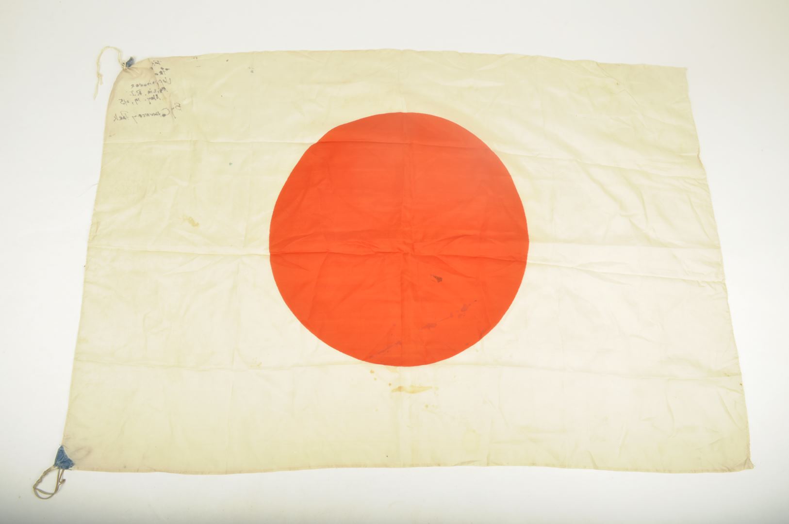 Drapeau pris sur un prisonnier Japonais / Nominatif 441st Counter Intelligence Corps