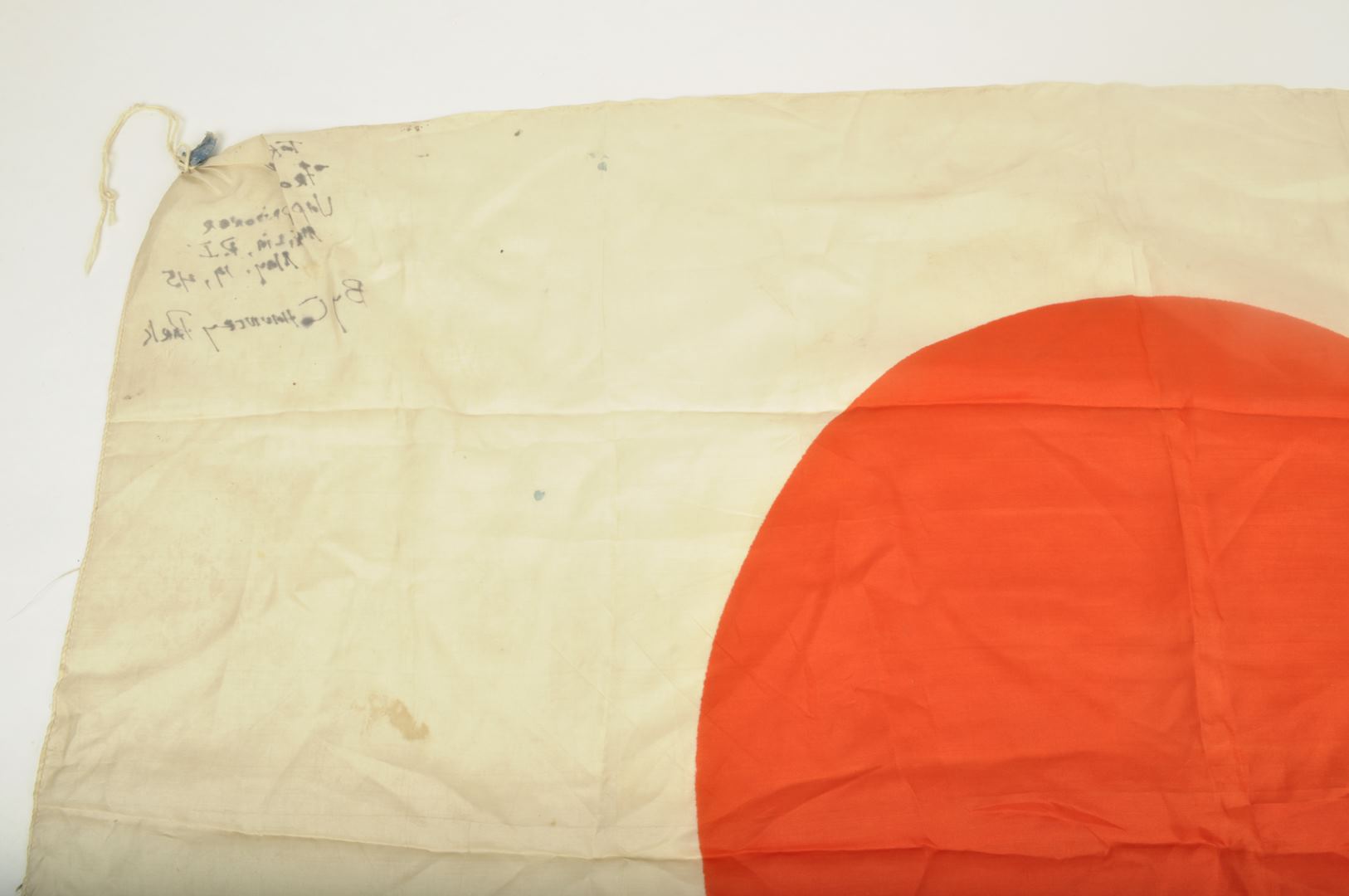 Drapeau pris sur un prisonnier Japonais / Nominatif 441st Counter Intelligence Corps
