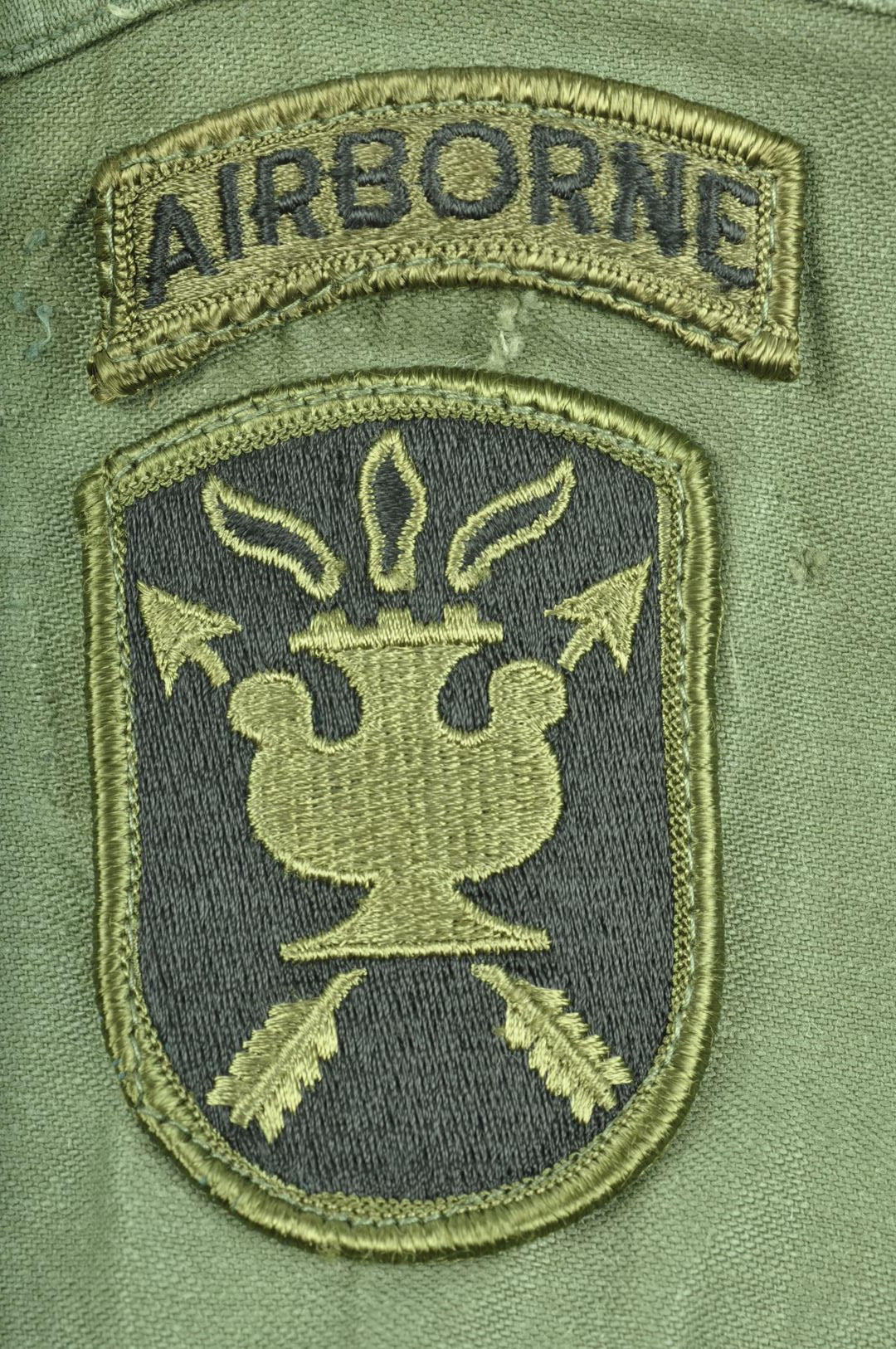 Ensemble identifié Airborne / Vietnam