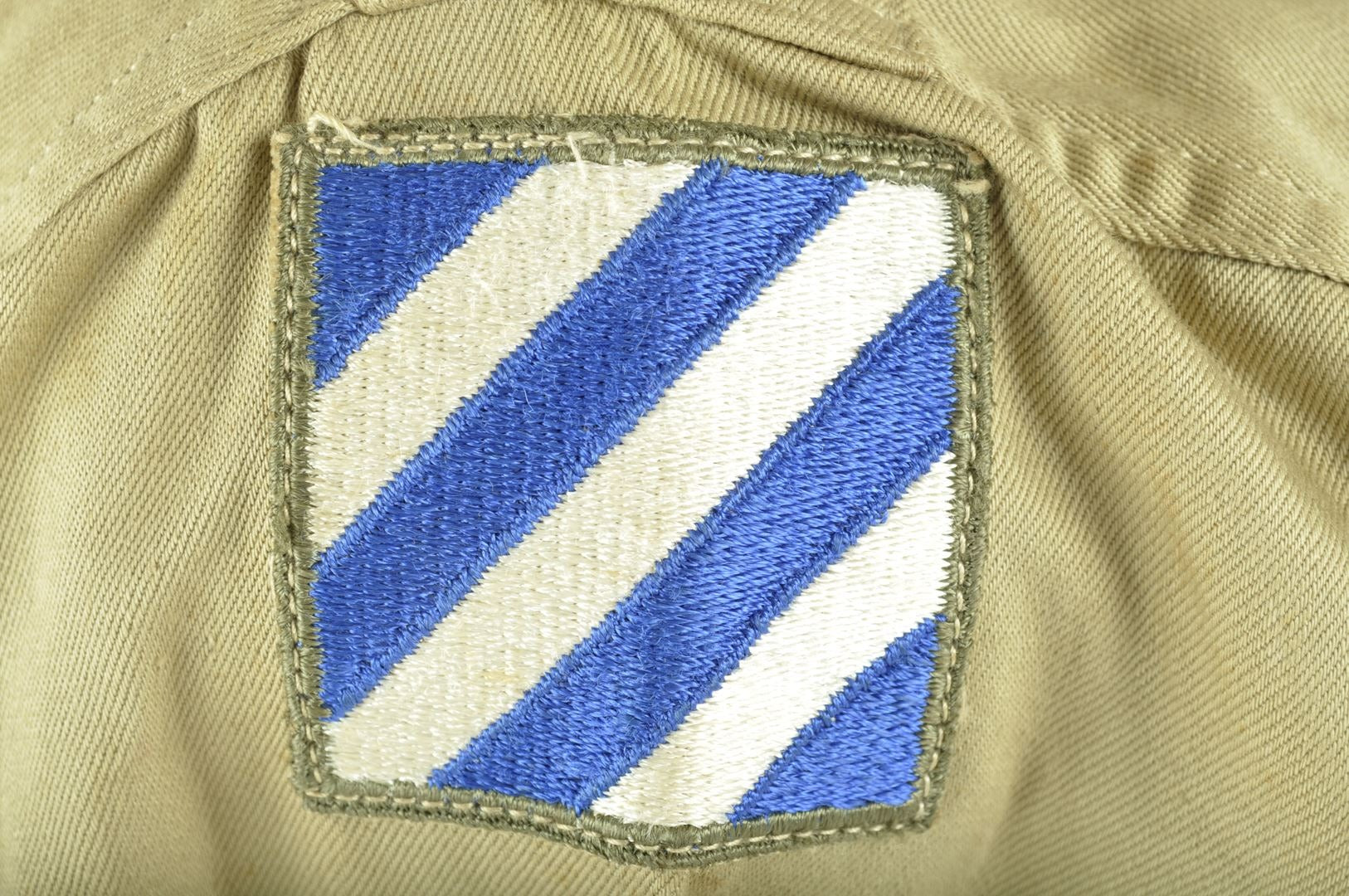 Chemise Chino US avec patchs 36th Infantry Division / 3rd Infantry Division