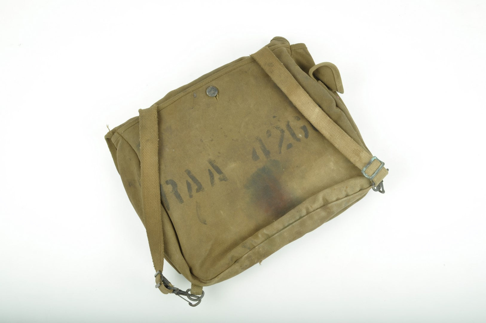 Musette M36 datée 1942 tamponnée RAA 4266