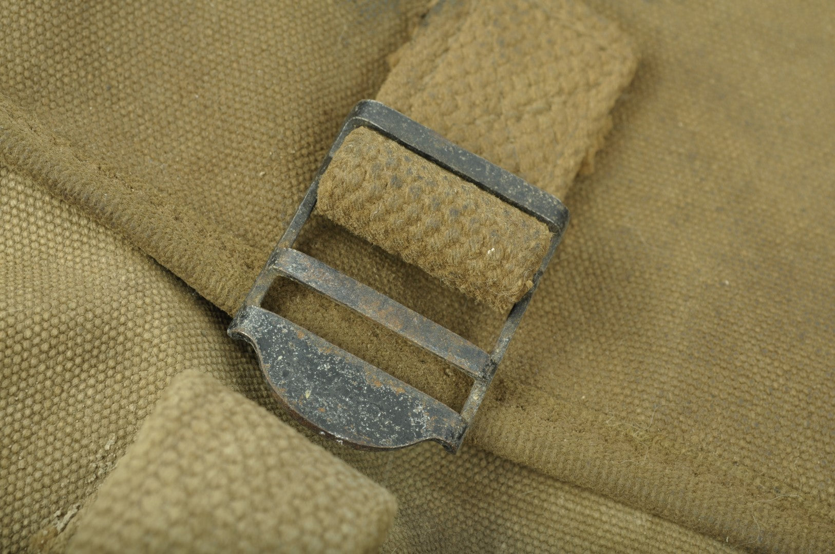 Musette M36 datée 1942 tamponnée RAA 4266