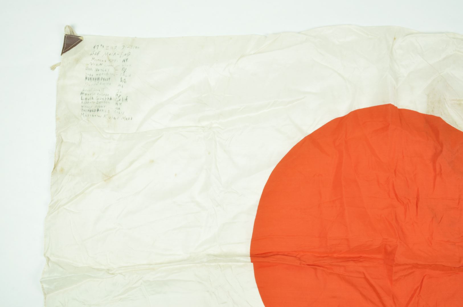 Drapeau Japonais signé par des soldats de la 97th Infantry Division