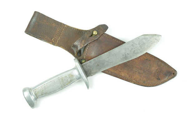Couteau de jeune des Chantiers de jeunesse avec son fourreau réglementaire personnalisé